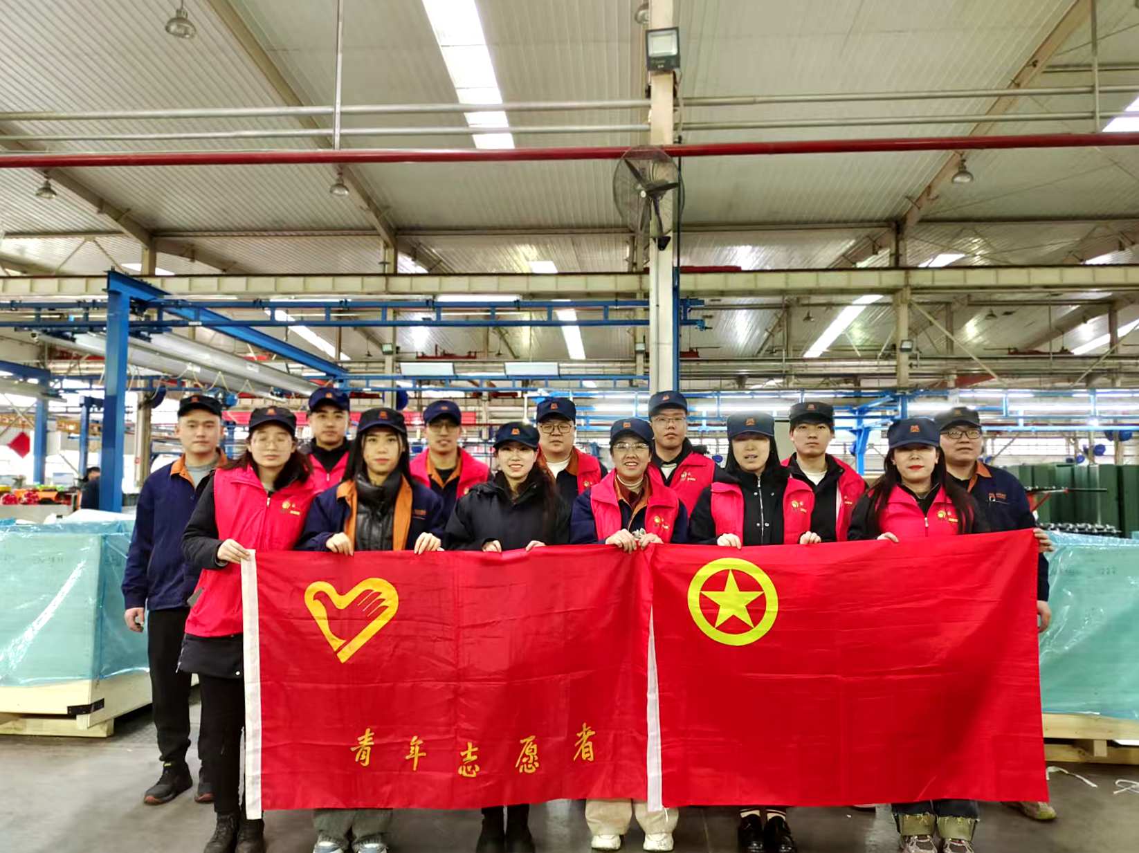 2  團(tuán)員青年在活動地點之一棉機(jī)總裝廠現(xiàn)場開展雷鋒日活動1.jpg